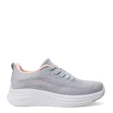 Championes grises acordonados, con suela blanca y detalles en rosa.