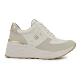 Zapatillas deportivas Via Marte Gina color beige con detalles dorados.