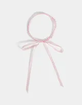 Gargantilla corta con cuentas de colores y cinta cuadriculada rosa y blanco.