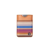 Billetera magnética con diseño de rayas multicolores y acabado en cuero.