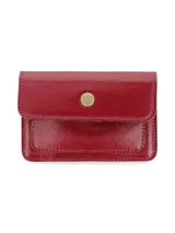 Porta documentos rojo charol con broche dorado.