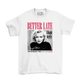 Remera blanca de algodón con estampado de Marilyn Monroe y la frase "Better late than ugly".