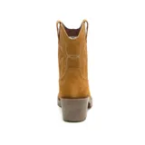 Botín de gamuza color ocre con bordados de estilo western en la caña y el empeine. Tiene taco de madera y suela de goma.