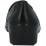 Zapato de cuero liso negro, tipo mocasín, con elástico en la parte superior del empeine y taco bajo.