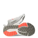Championes New Balance Nitrel para mujer, color gris con detalles en rojo y logo en el lateral.