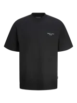 Camiseta negra de manga corta con cuello redondo y corte holgado.