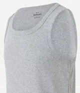 Musculosa gris melange de corte regular con escote cuadrado.