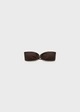Top de bikini bandeau color marrón con tejido de canalé y anilla decorativa.