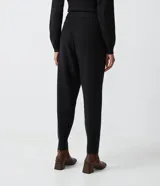 Pantalón jogger negro de punto con cintura elástica ajustable con lazo.
