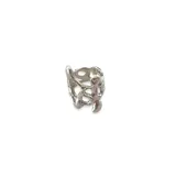 Anillo texturado de plata 950 con diseño abstracto.