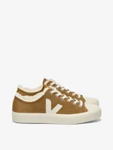 Zapatillas bajas Veja Wata II Low color marrón, con logo "V" blanco en los laterales, cordones blancos y cuello con forro de piel sintética.