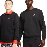 Buzo negro de cuello redondo con logo de Nike bordado en blanco en el pecho.