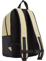 Mochila Tommy Jeans color beige con detalles en negro. Tiene un bolsillo frontal con cierre, asa superior, correas acolchadas ajustables y logo de la marca en el frente.