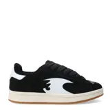 Championes urbanos negros con suela color crema y logo blanco en el lateral.