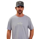 Gorro gris con visera azul y parche frontal con logo de Maui and Sons.