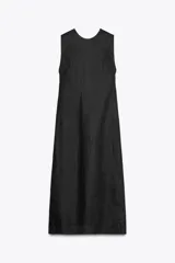 Vestido midi negro sin mangas confeccionado en lino.