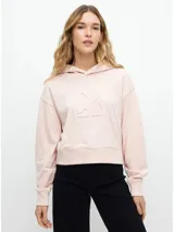 Buzo Calvin Klein de mujer, color rosa pálido, con capucha, mangas largas y logo "CK" en relieve en el frente.
