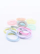 Pack de 16 coleros de pelo, con diseños variados en tonos lila y morado. Incluye coleros de tela y coleros de plástico en espiral.