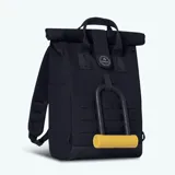 Mochila Cabaia modelo Explorer Wellington, color negro, con tapa enrollable, revestimiento impermeable, cremalleras AquaGuard, espumas traseras, bolsillo exterior para botella de agua, rayas reflectantes, compartimento principal amplio, bolsillo para ordenador de hasta 16 pulgadas, hebilla de bloqueo magnético Fidlock, correa para el pecho y sistema MOLLE.
