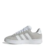 Championes Adidas Grand Court Alpha, color gris con detalles en blanco, inspirados en el tenis de los años 80. Confeccionados en material sintético tipo nobuk, con las tres tiras de Adidas en los laterales y entresuela Cloudfoam.