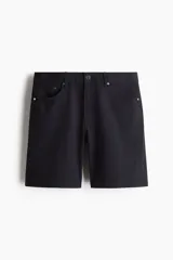 Short negro de sarga de algodón suave, corte estándar, con cinco bolsillos, cierre y botón.
