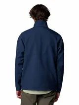 Chaqueta softshell Columbia para hombre, color azul marino, con cierre frontal, cuello alto y múltiples bolsillos con cremallera. Presenta puños y dobladillo ajustables.