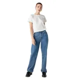 Pantalón de jean celeste, de corte recto y tiro alto.
