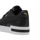 Championes urbanos Puma CA Pro Classic II, color negro con detalles dorados y suela blanca con línea negra.