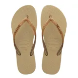 Sandalias Havaianas Slim Glitter II color beige arena, con tiras finas con glitter dorado.