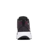 Bota de trekking color beige, de caña media, con tecnología OutDry™ que la hace impermeable y transpirable. Cuenta con sistema Navic Fit™ para mayor comodidad y estabilidad, entresuela TechLite+™ para amortiguación y suela Adapt Trax™ para tracción en terrenos secos o mojados.