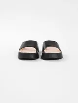 Sandalias negras con plataforma de 4 cm.