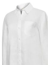 Camisa blanca de lino orgánico con calce clásico, bolsillo en el pecho, cierre con botones y cuello camisero.