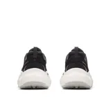Championes Merrell Clover Tech para mujer, color negro con detalles en gris y plateado. Capellada de malla y material sintético, cordones y correas recicladas, plantilla FloatPro Foam y suela de goma Flexconnect.