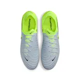 Championes de fútbol Nike Phantom GX II Pro FG, color celeste con detalles en blanco. Diseñados para césped firme, con parte superior texturizada y ajuste ceñido.