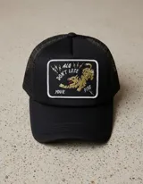 Gorra trucker negra con parche bordado de un tigre con detalles en dorado y rojo. El parche tiene un borde blanco y la frase "Don't Lose Your Fire".