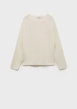 Jersey color crudo de punto medio, con cuello barco y mangas largas.