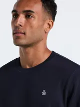 Buzo de cuello redondo azul marino de algodón, con logo del pingüino bordado en el pecho. Puños y cintura acanalados.