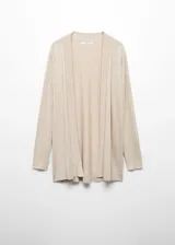 Cárdigan color beige de tejido de punto fino, diseño recto, cuello pico y manga larga.