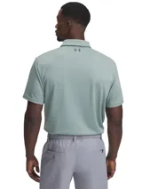 Chomba Under Armour Tech Polo para hombre, de color negro con logo en el pecho y detalles en gris en el cuello. Confeccionada con tejido UA Tech™ de secado rápido y corte holgado.