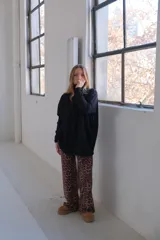 Pantalón de lanilla con estampado animal print.