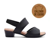 Sandalia de cuero negra con taco bajo y tiras anchas. Cuenta con una tira elástica en el talón para mayor ajuste y comodidad.