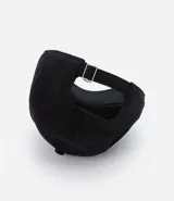 Gorra negra de sarga con ala curva y bordado frontal con las iniciales NY.