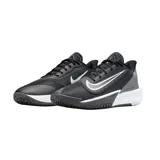 Championes de básquet Nike Precision 7, color negro con detalles en gris y blanco.