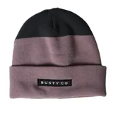 Gorro de lana tejido, tipo beanie con doblez, en bloques de color: negro en la parte superior y lila/malva en el cuerpo principal. Cuenta con una etiqueta rectangular negra cosida en el doblez con el texto "RUSTY CO" en blanco.
