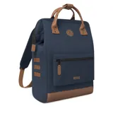 Mochila azul con detalles en cuero, cuenta con sistema MOLLE, compartimento acolchado para computadora y tirantes acolchados antitranspirantes.