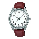 Reloj Casio analógico con caja plateada, esfera blanca con números arábigos y correa de cuero marrón.