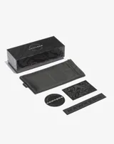 Lentes de sol unisex Hawkers modelo One Raw, con montura cuadrada negra y cristales polarizados color verde esmeralda.