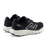 Championes de running New Balance 880 V14, color negro con logo blanco y suela texturizada.