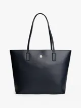 Cartera tote Tommy Hilfiger color azul marino, con doble asa superior y cierre de cremallera. Presenta el logo metálico de la marca en dorado en el frente.