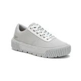 Zapatillas urbanas CAT modelo AMP, color gris claro, con detalles plateados en la lengüeta y contorno de los cordones. Capellada de canvas recubierta en PU, forro de malla interior reciclada, plantilla de espuma EVA, suela de goma duradera y con gran tracción.